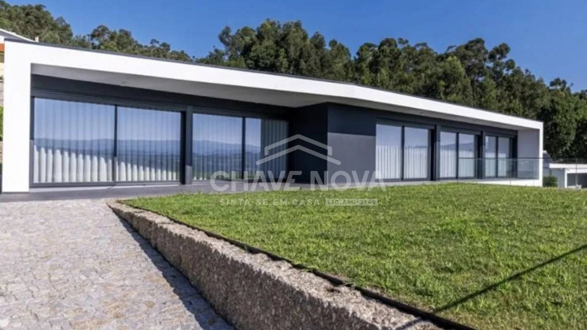 Modernes Haus mit drei Schlafzimmern und weitem Ausblick — Golães, Fafe
