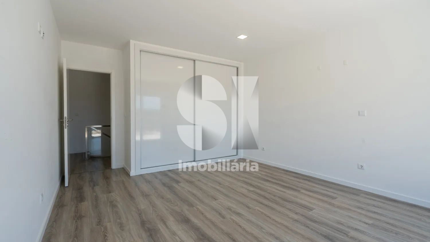 Vivenda T4 recente - 3