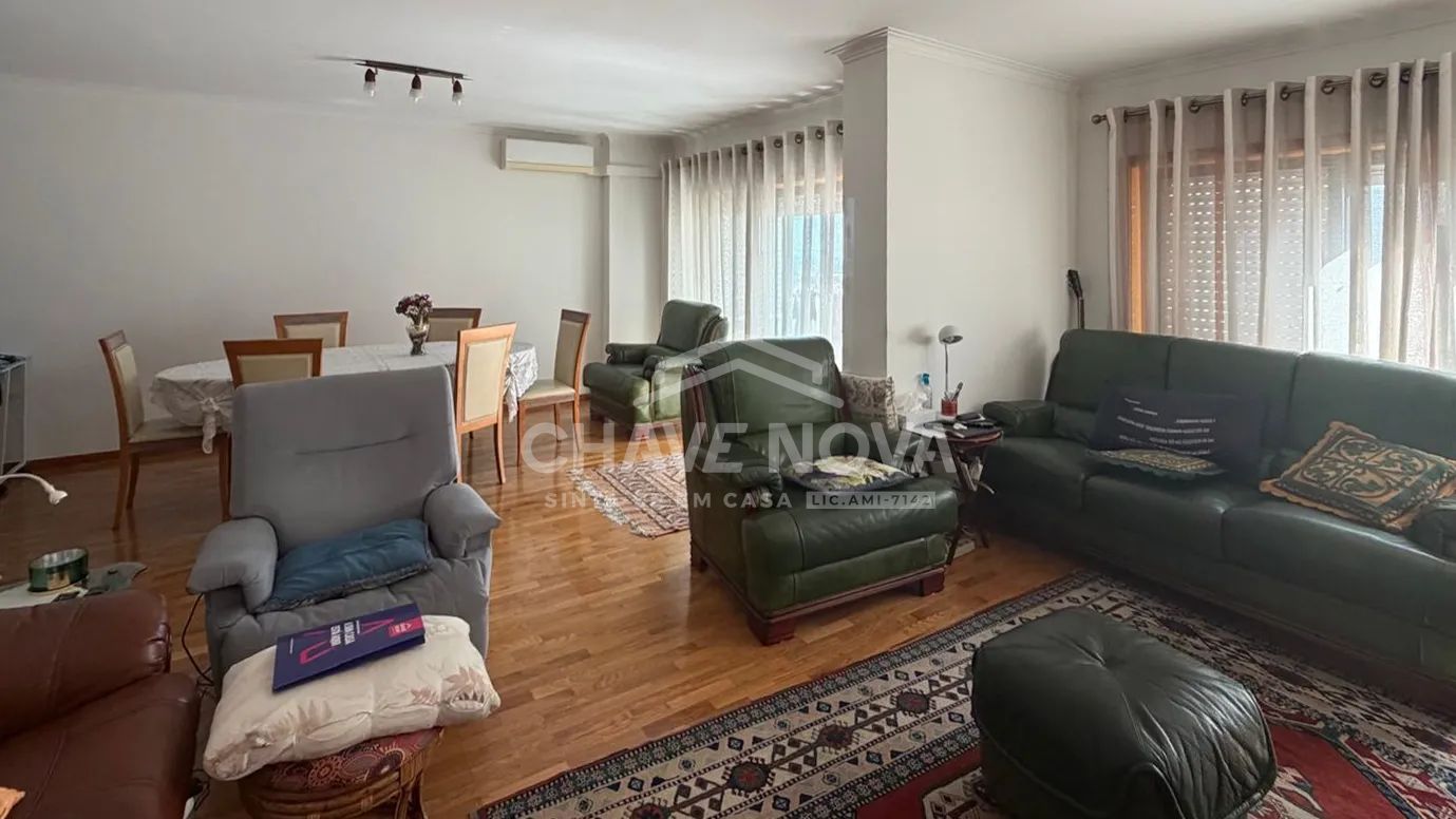 Elegante Apartamento T3 em Condomínio Fechado – Junto ao Gaia Shopping