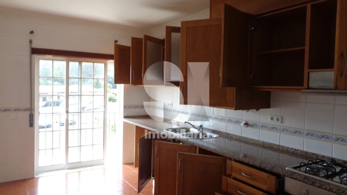 Apartamento T2 c/ garagem - 3