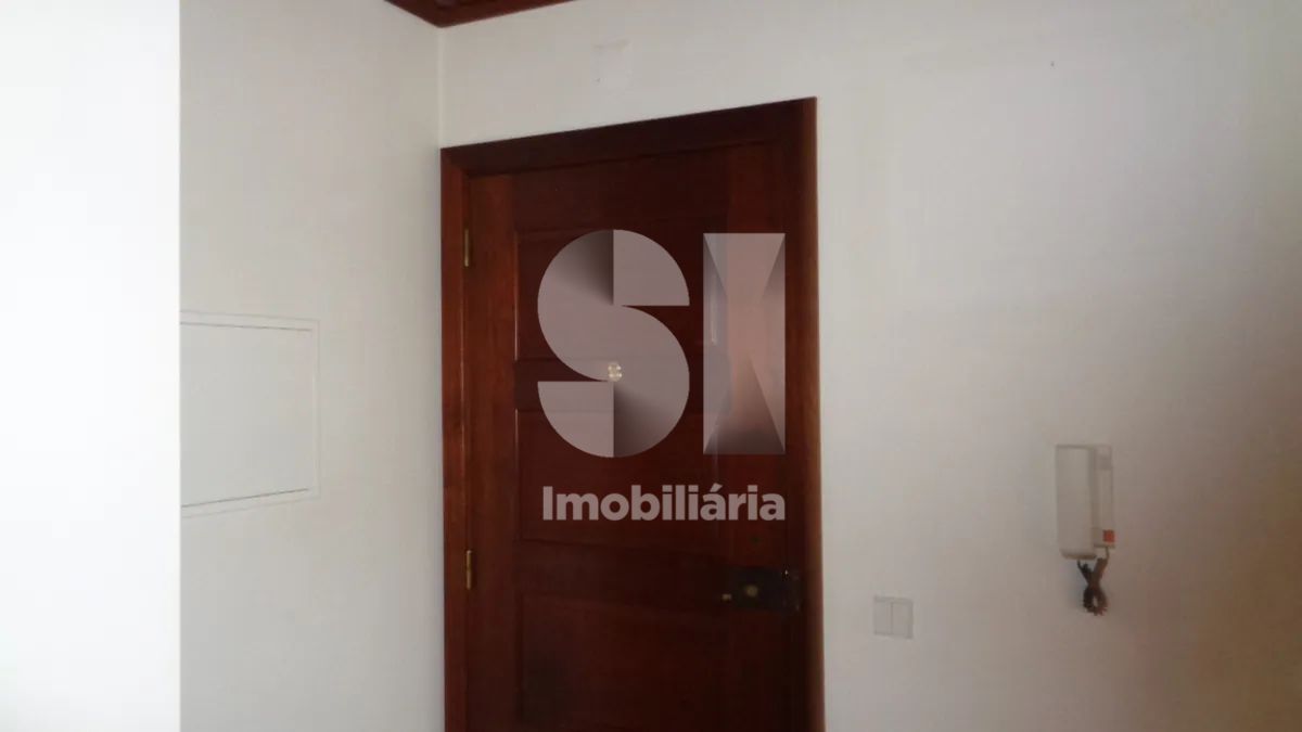 Apartamento T2 c/ garagem - 2