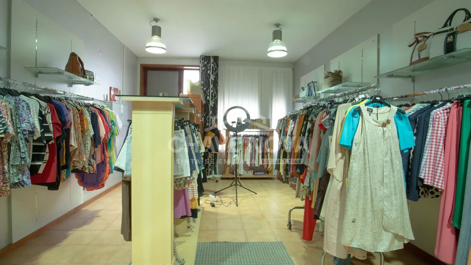 Loja Comercial em Santa Marinha (Candal) - 2