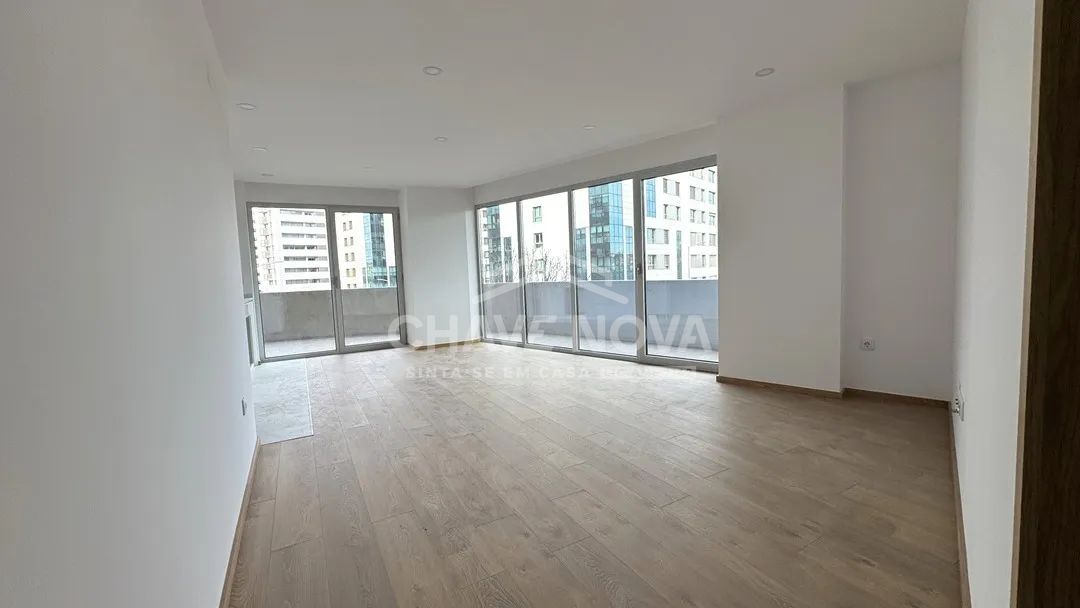 Arrendamento T1 c/lugar de garagem no Porto - 2