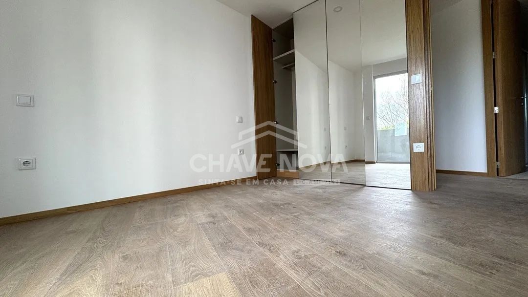 Arrendamento T1 c/lugar de garagem no Porto - 3