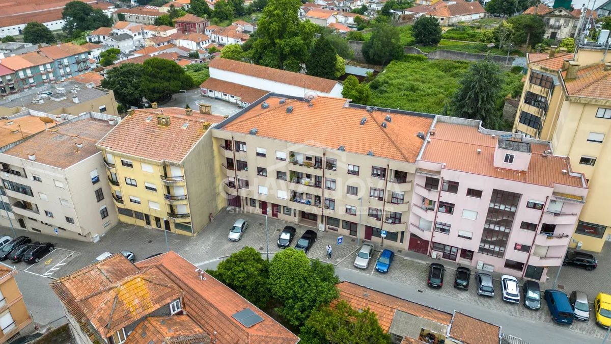 4 Lojas Comerciais em Santa Marinha (Candal) - 2