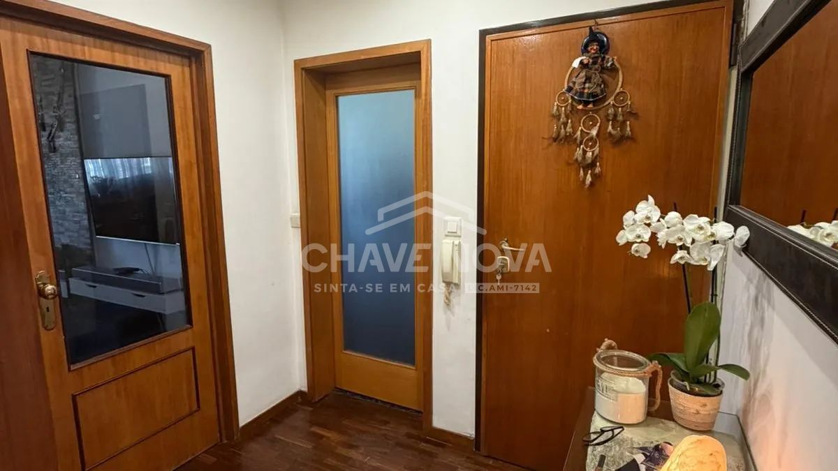 3-Bedroom Apartment in an excellent location next to the Metro and Municipal Swimming Pool with closed garage + storage - 3