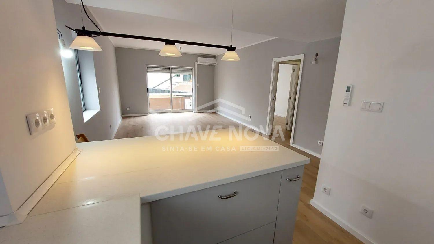 3-bedroom apartment near Praça Velásquez in Porto, completely renovated