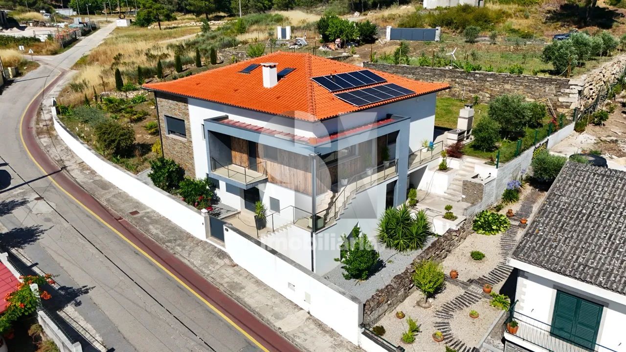 Moradia Isolada c/ 2 Lotes para construção