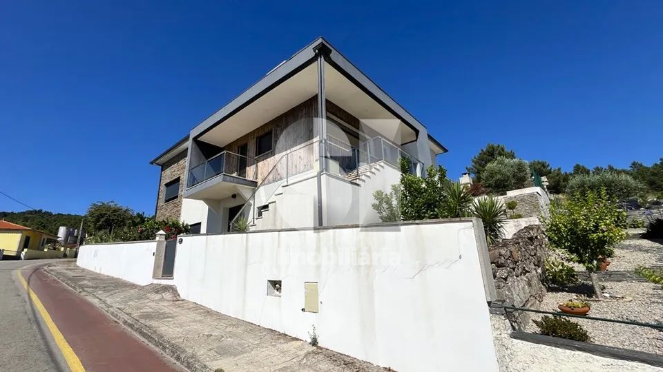 Moradia Isolada c/ 2 Lotes para construção - 2