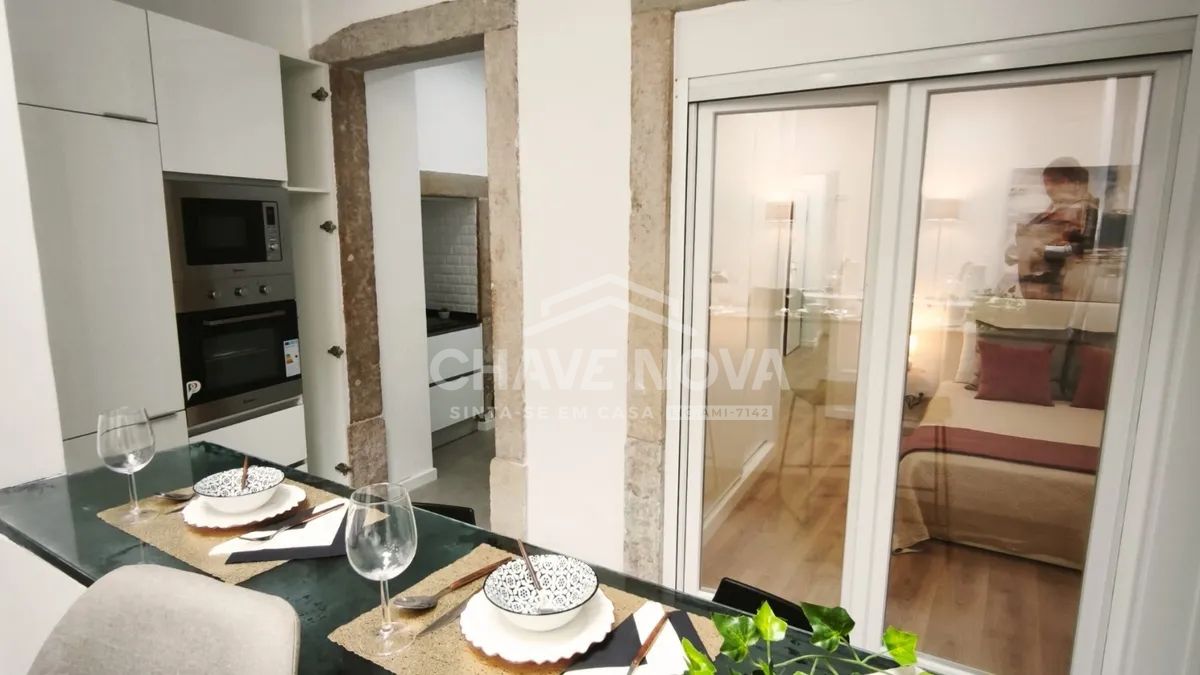 Apartamento T3 Totalmente Remodelado | Suíte com Closet | Penha de França 