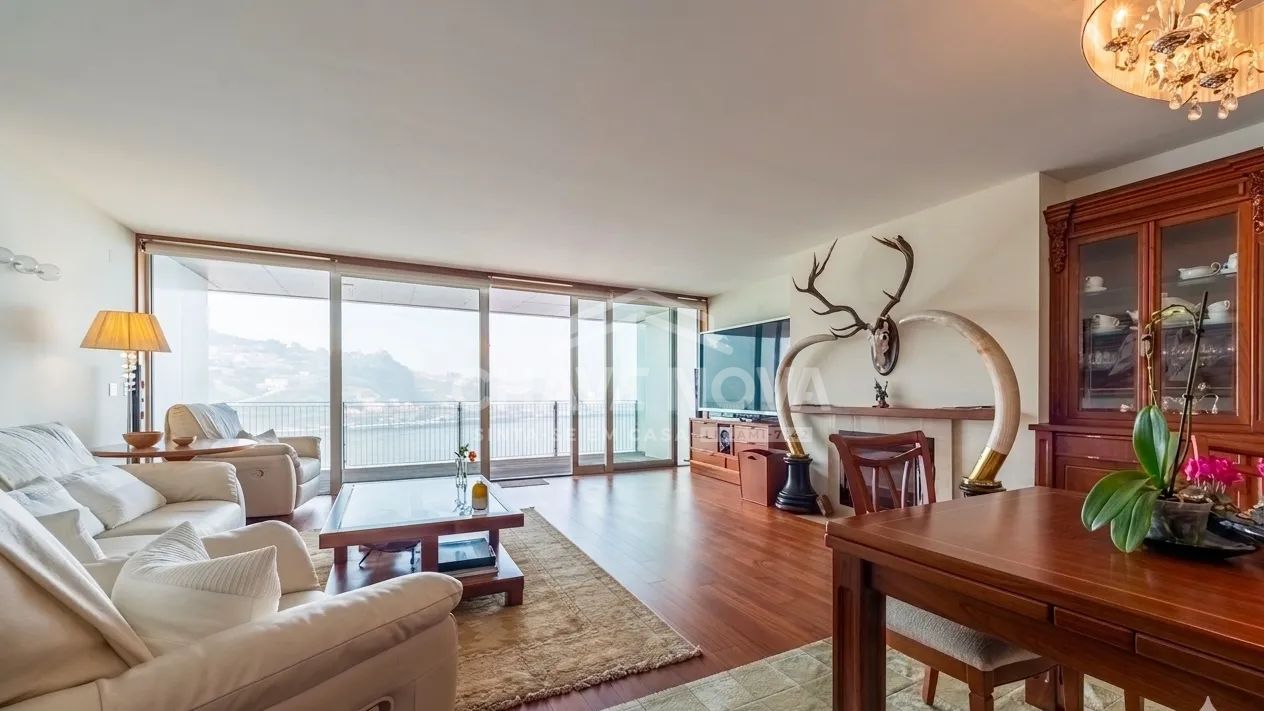 Appartement T3 face au fleuve Douro