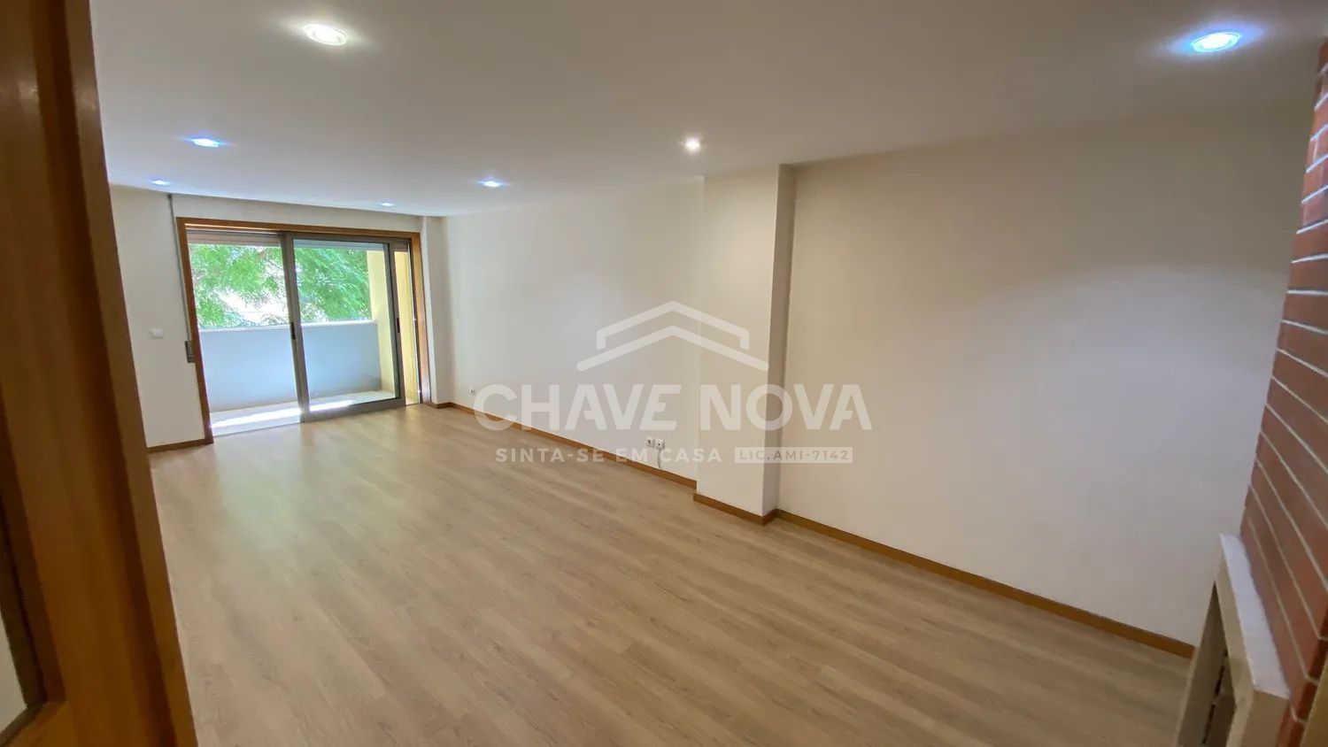 Apartamento T3 com Garagem para Dois Carros