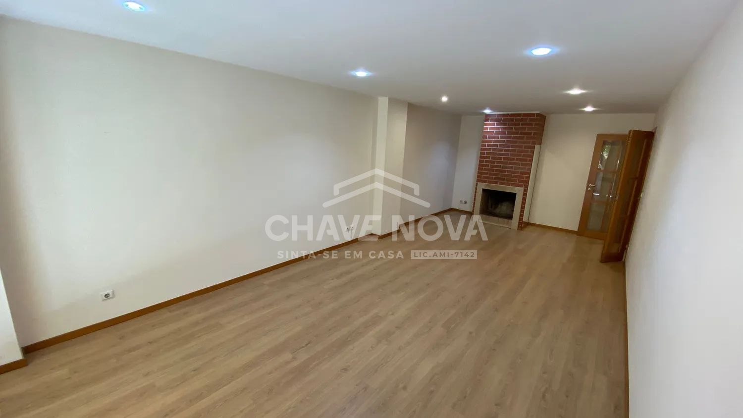 Apartamento T3 com Garagem para Dois Carros - 2