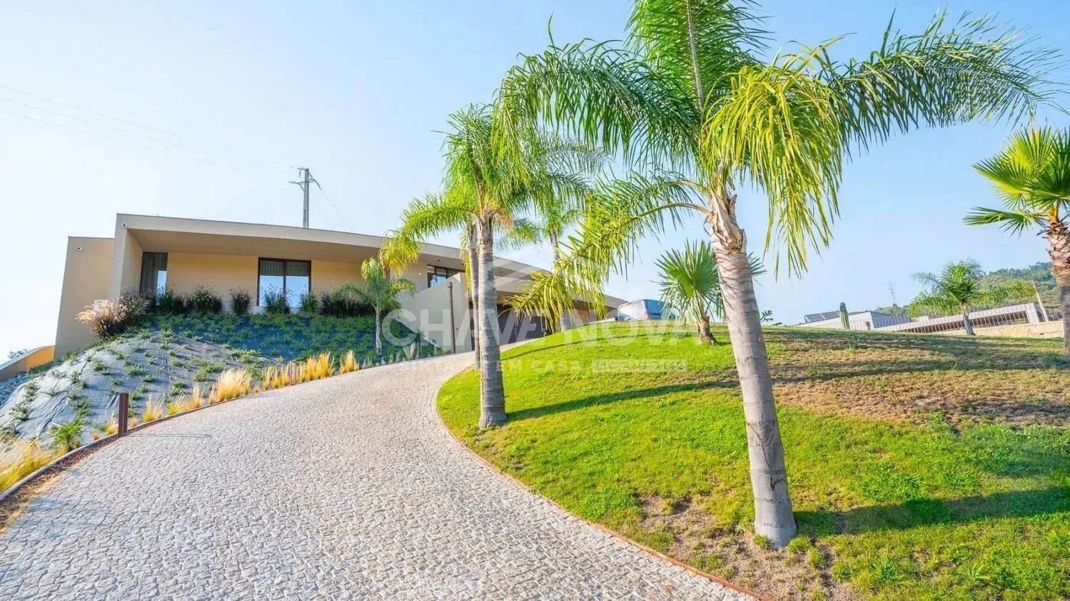 Moradia T3 Premium em Amarante | Piscina Infinita e Acabamentos de Excelência - 2