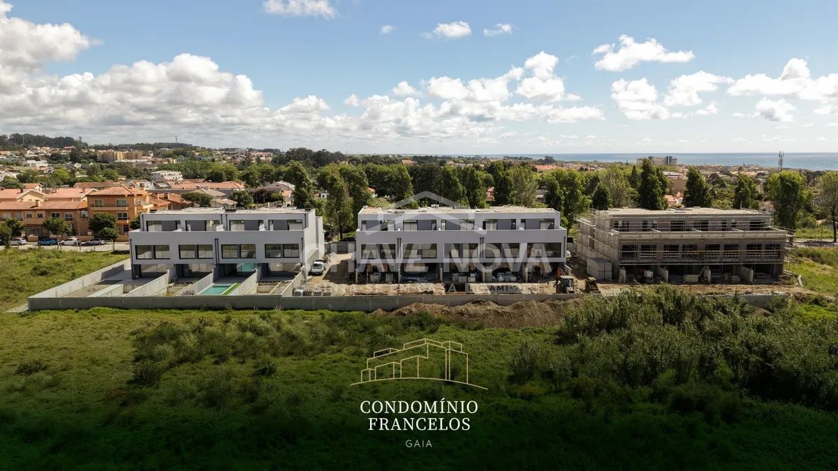 Condomínio Francelos Moradia em Banda