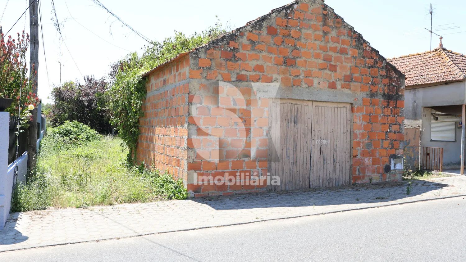 Moradia para recuperar em lote de 1.800 m2 - 3