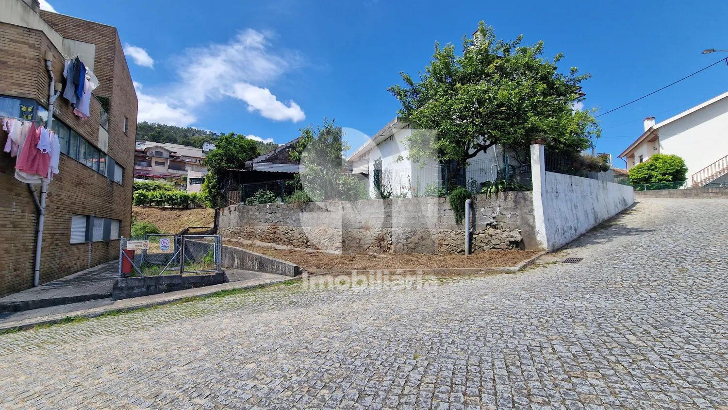 Casa para restauro completo e terreno | Louredo |5,4kms Paredes