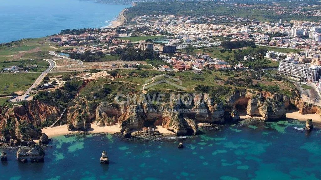 Exklusives Baugrundstück in erster Meereslinie mit Genehmigtem Projekt | Lagos, Algarve
