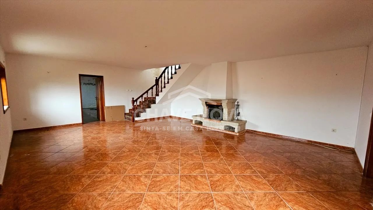 Moradia T3 Unifamiliar com Armazém Independente  - 2