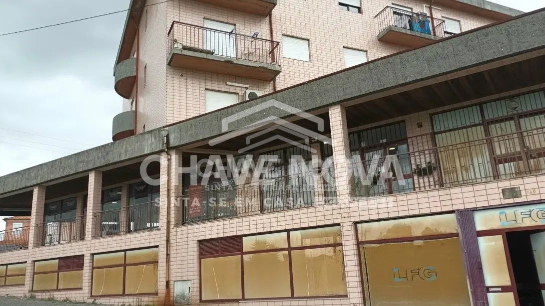 Venda conjunta de 3 lojas interligadas - Vila Nova de Famalicão
