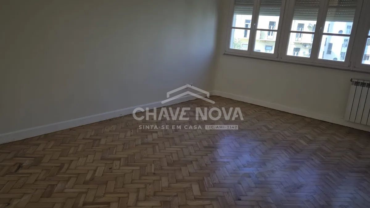 T5 Renovado com 200 m² | 2 Suítes | Varanda | Avenidas Novas – Av. Defensores de Chaves - 2
