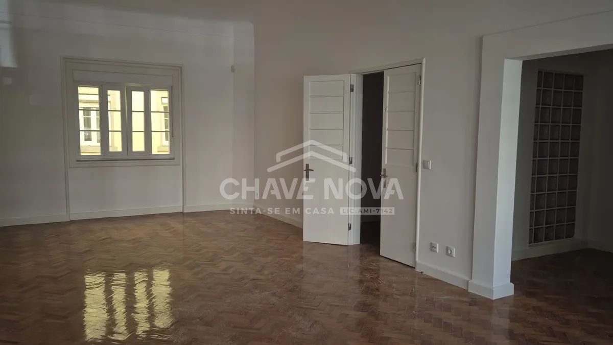 T5 Renovado com 200 m² | 2 Suítes | Varanda | Avenidas Novas – Av. Defensores de Chaves - 3