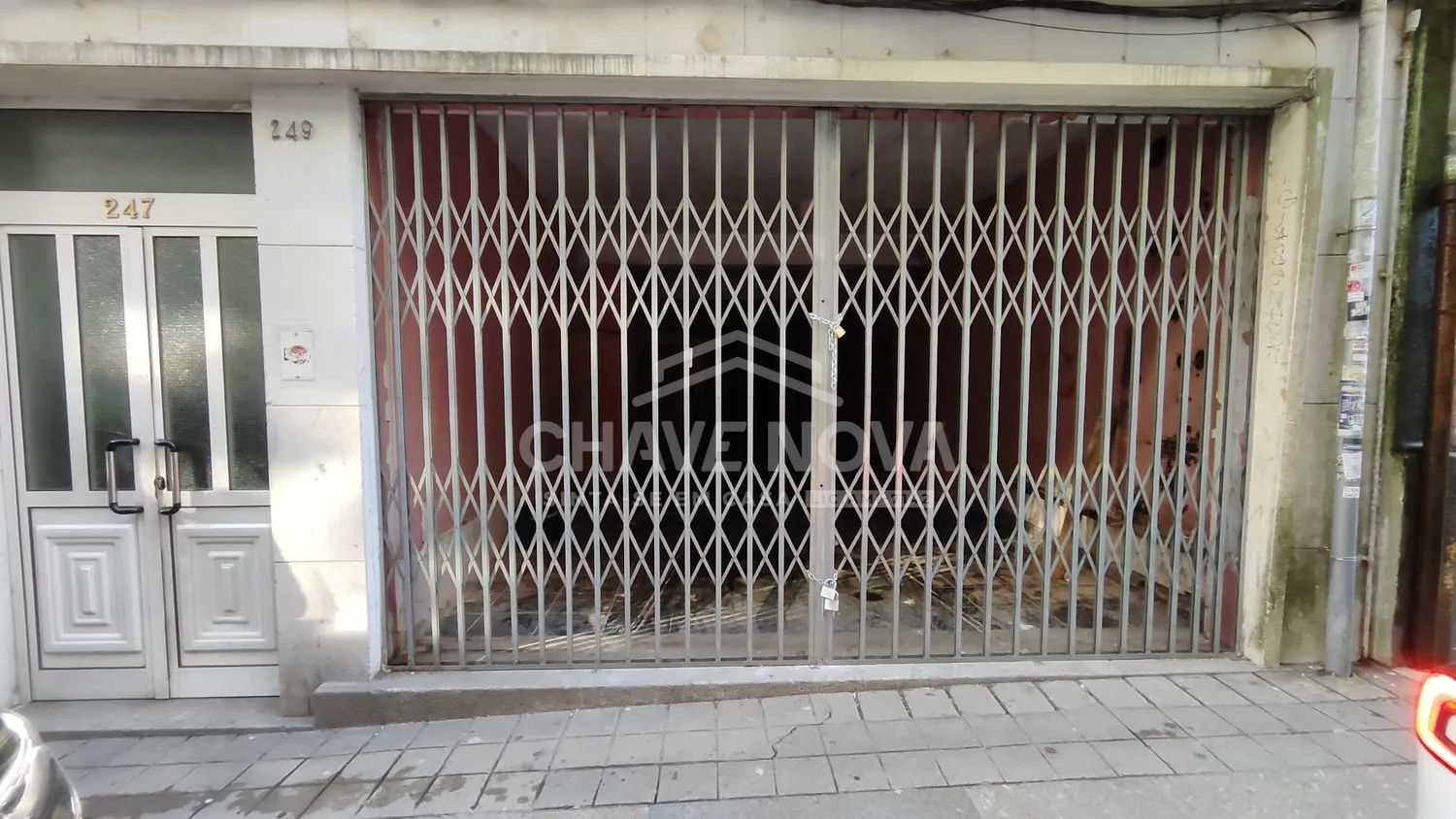 Loja Comercial c/ 150m2 em Cedofeita (550m Estação Metro Trindade)