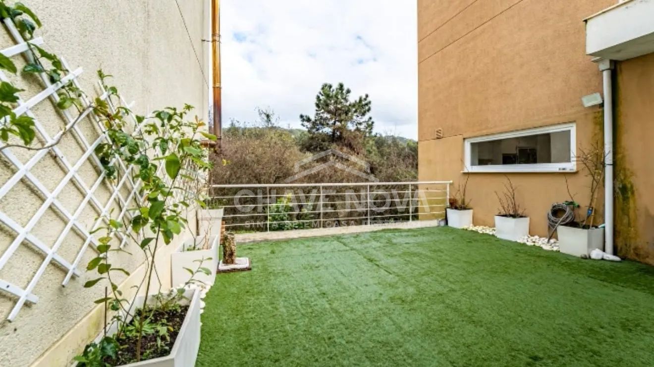 Moradia Bifamiliar  com terraço e garagem T3+T1 em Gondomar