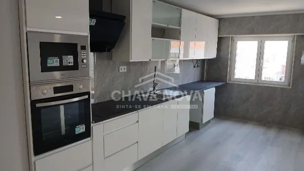 T4 Totalmente remodelado na Amora - 2