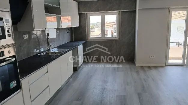 T4 Totalmente remodelado na Amora - 3