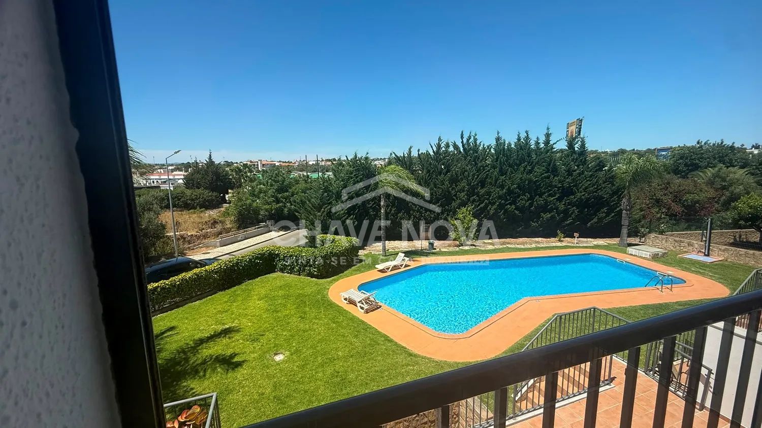 Moradia V3 em Condominio fechado na Guia - 2