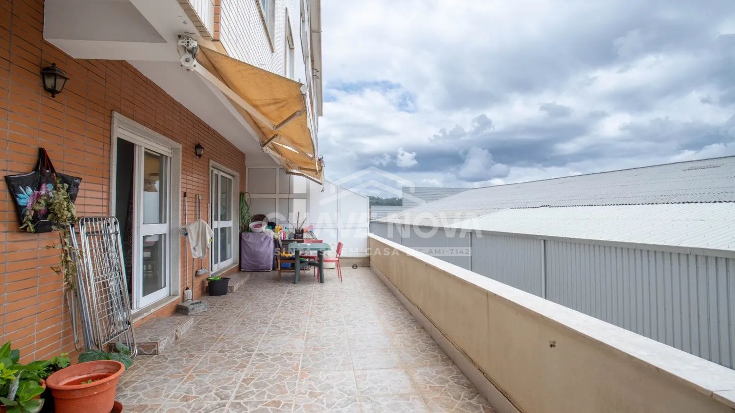 Apartamento T3 no centro de Santa Maria da Feira, com Terraço, Garagem Fechada e Sótão