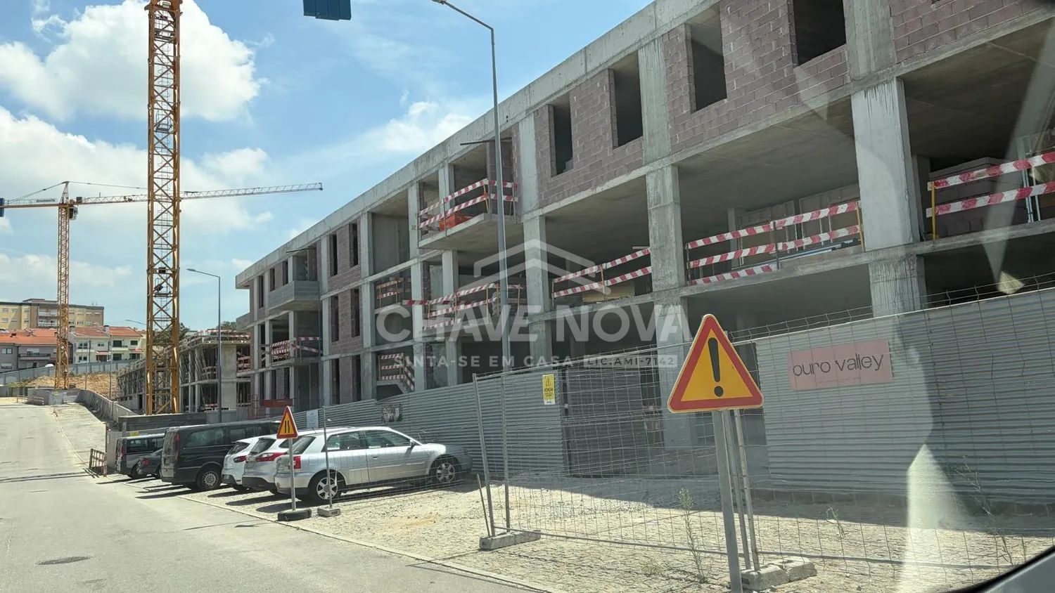 T1 NOVO - C/ Piscina , Varanda , Arrumos e L.Garagem  - 2