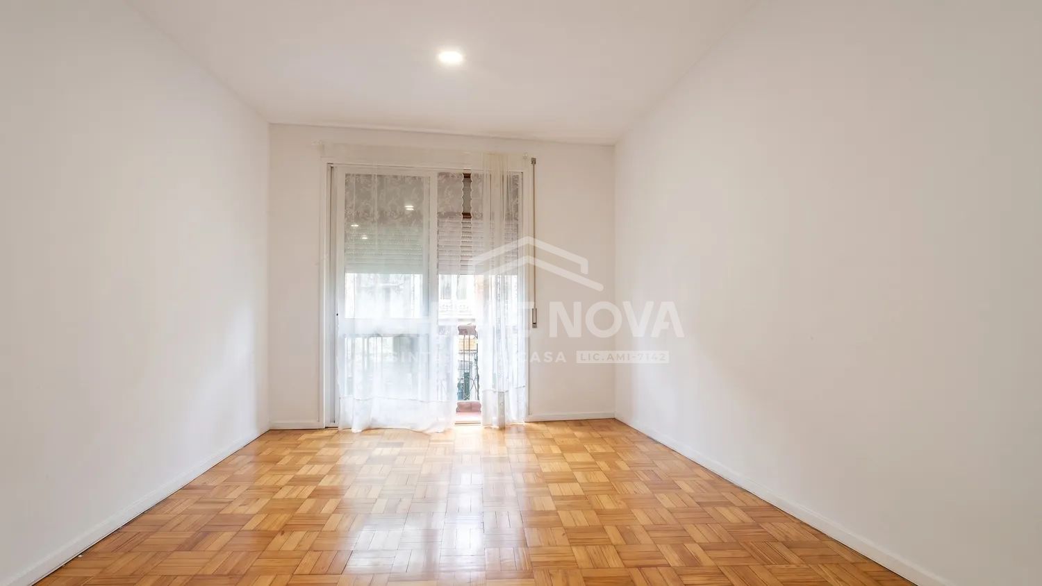 Apartamento T1 Renovado na Rua Antero de Quental, Porto - 3