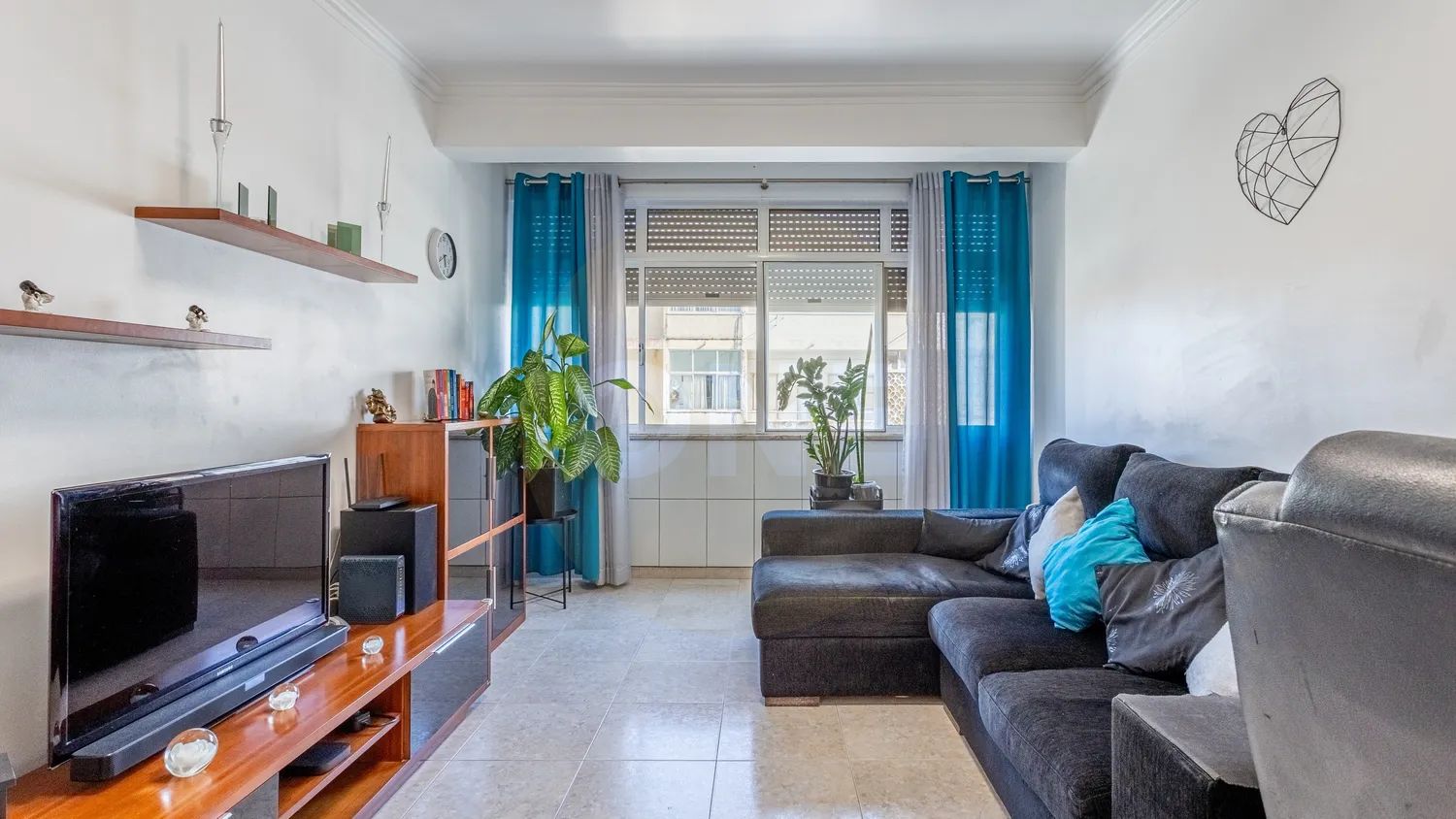 Apartamento T2 em Sacavém c/ vista Rio - 2