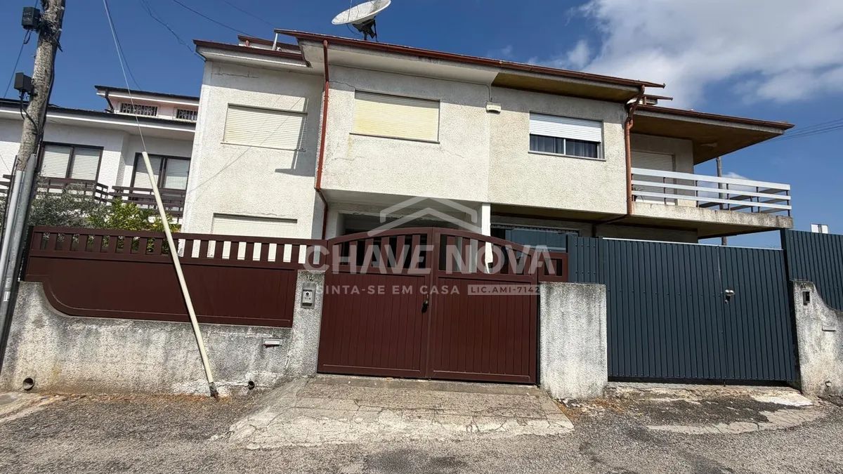 Exclusive 4-Bedroom Villa with Independent Attic in Vila Nova de Gaia