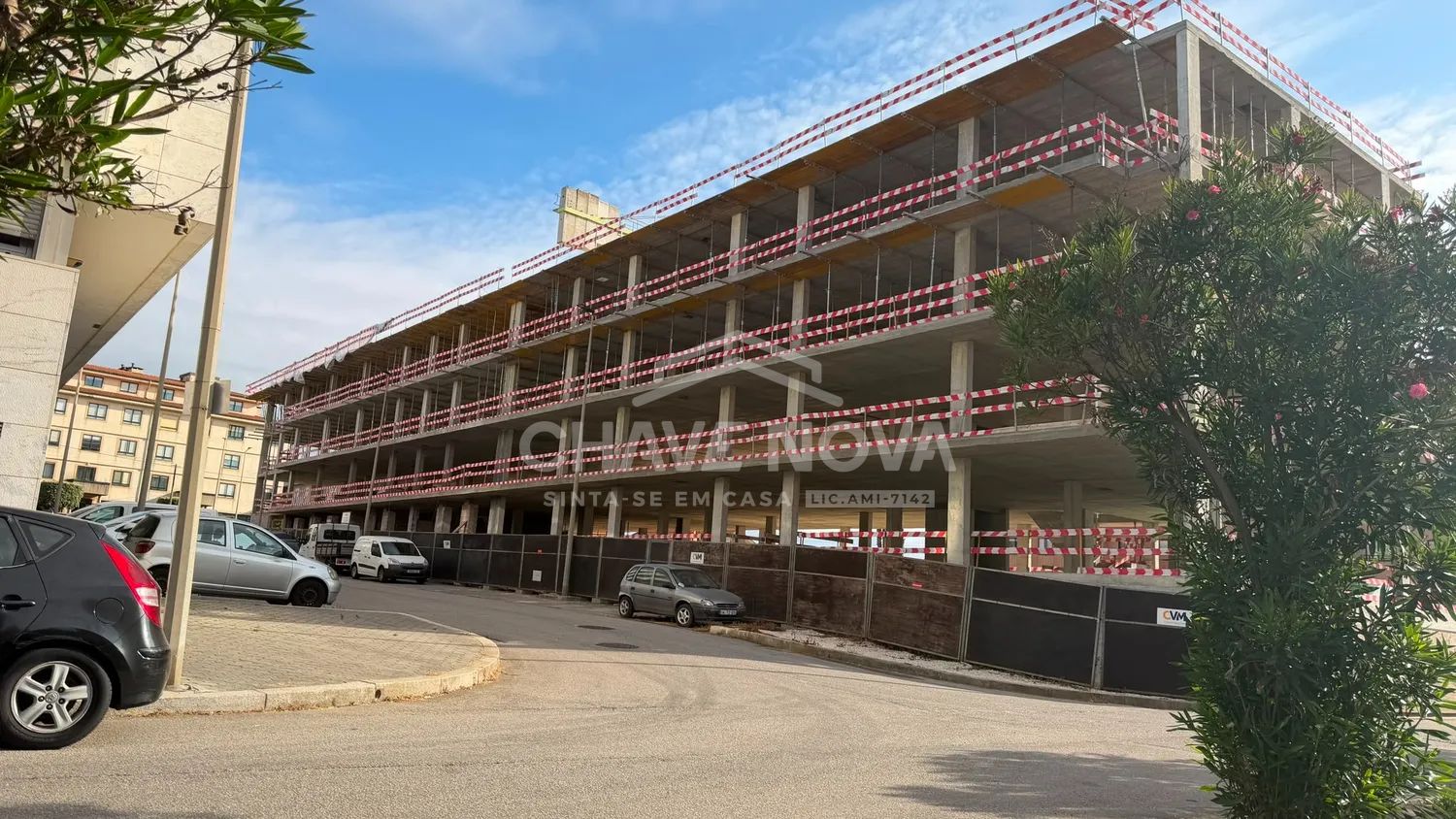 Apartamento T2 + 1 novo C/ Varanda , L. Garagem e Arrumos | Próximo do mar