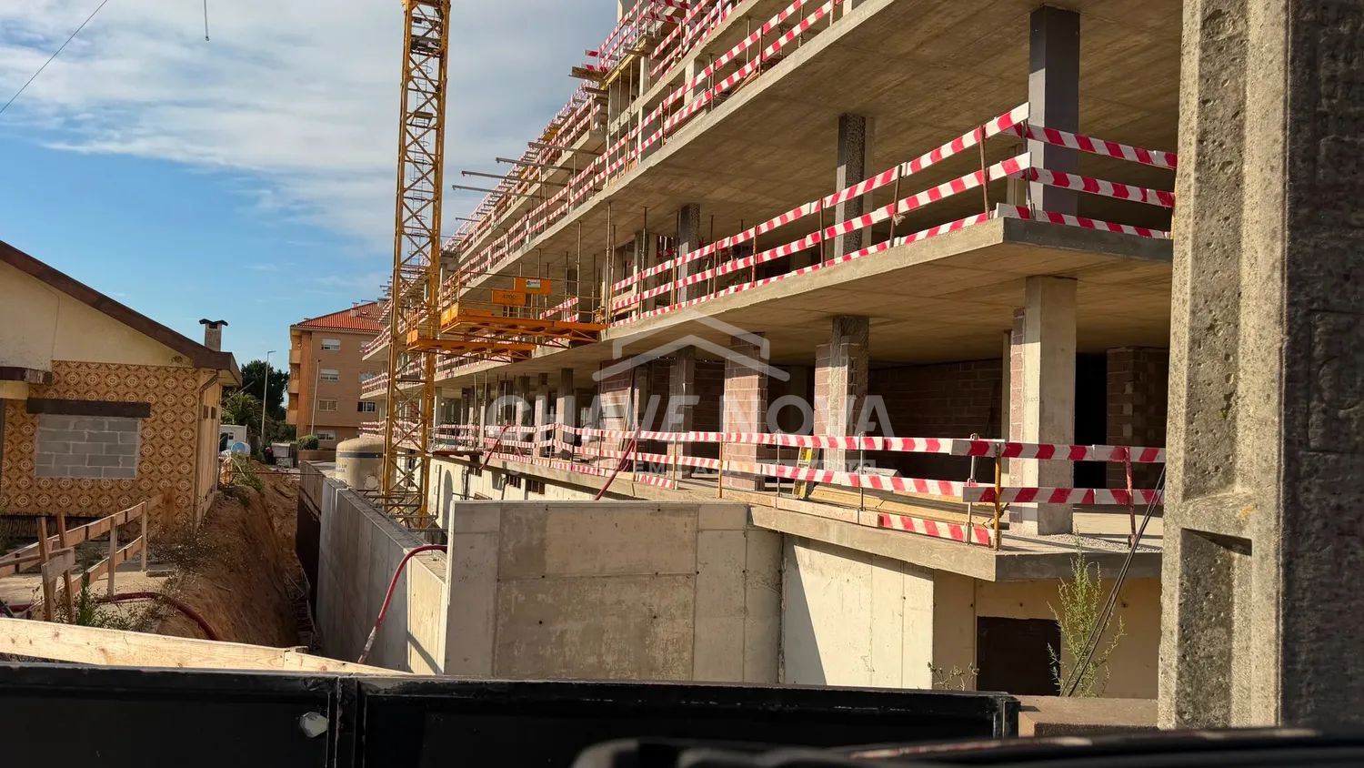 Apartamento T2 + 1 novo C/ Varanda , L. Garagem e Arrumos | Próximo do mar - 2