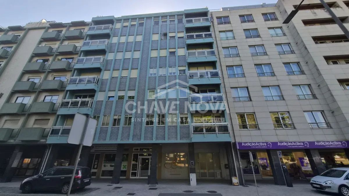 Apartamento T3 com garagem no centro de Espinho