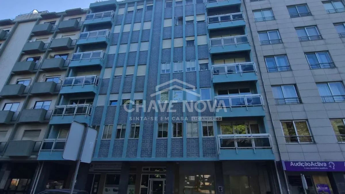 Apartamento T3 com garagem no centro de Espinho - 2
