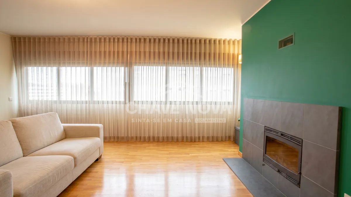 Excelente T4 em Santa Marinha | Áreas Generosas | Suite com Closet | Garagem para 2 Viaturas - 2