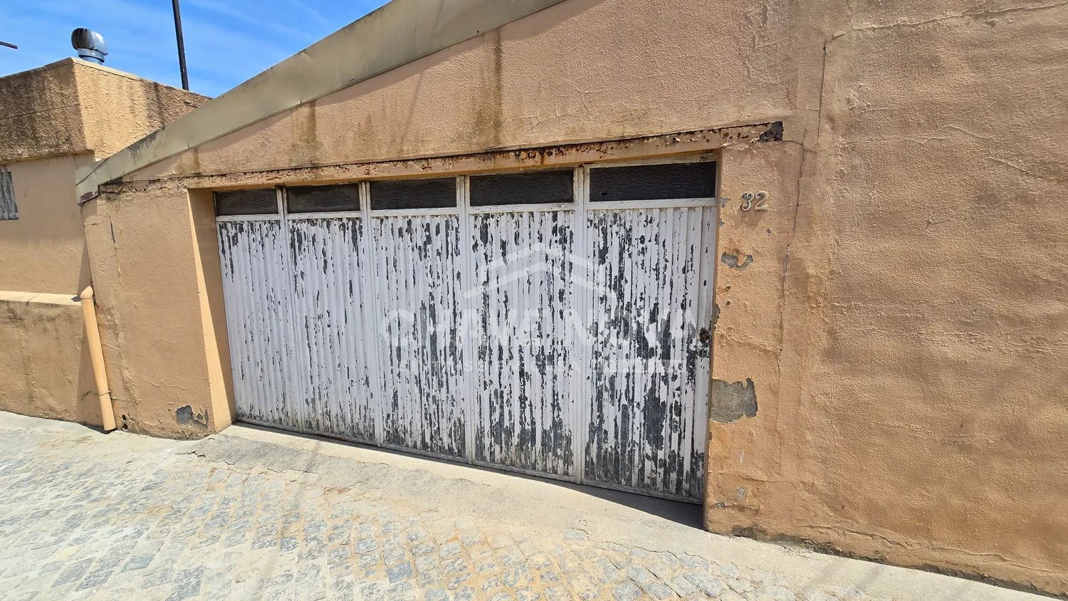 Garagem Box Fechada com 33 m² em Custóias