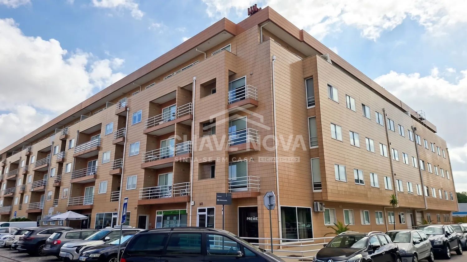 Apartamento T3 com Garagem Fechada – Excelente Localização em Valadares, Gaia