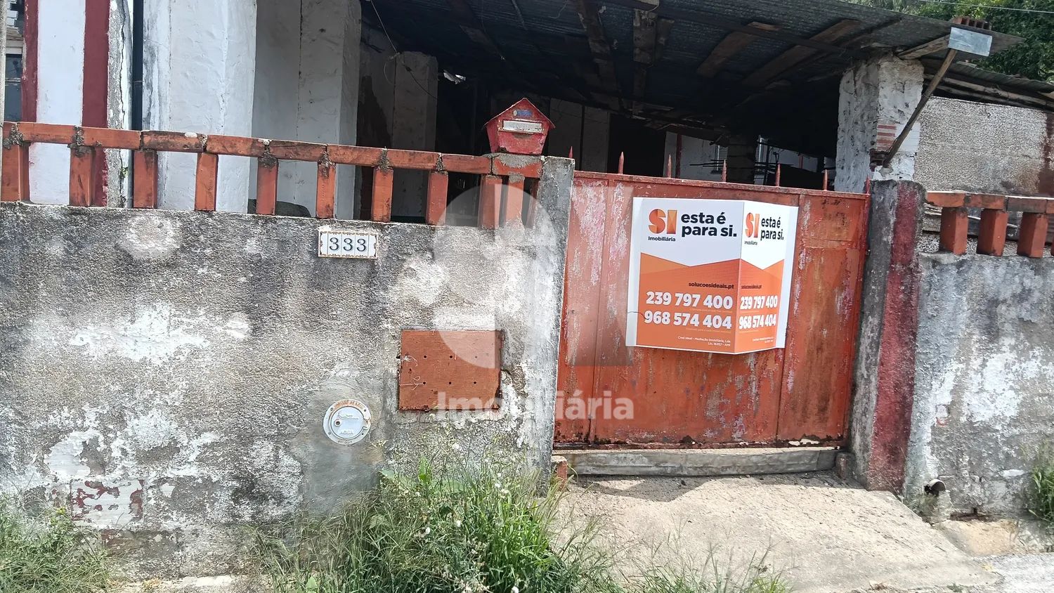 Casa com terreno para recuperar - 2
