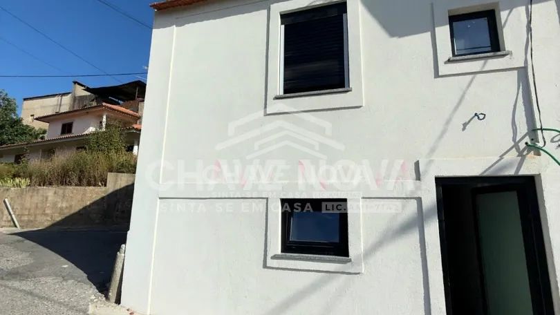 MORADIA COMPOSTA POR 3 FRAÇÕES T1 EM ANGEJA | 350.000€