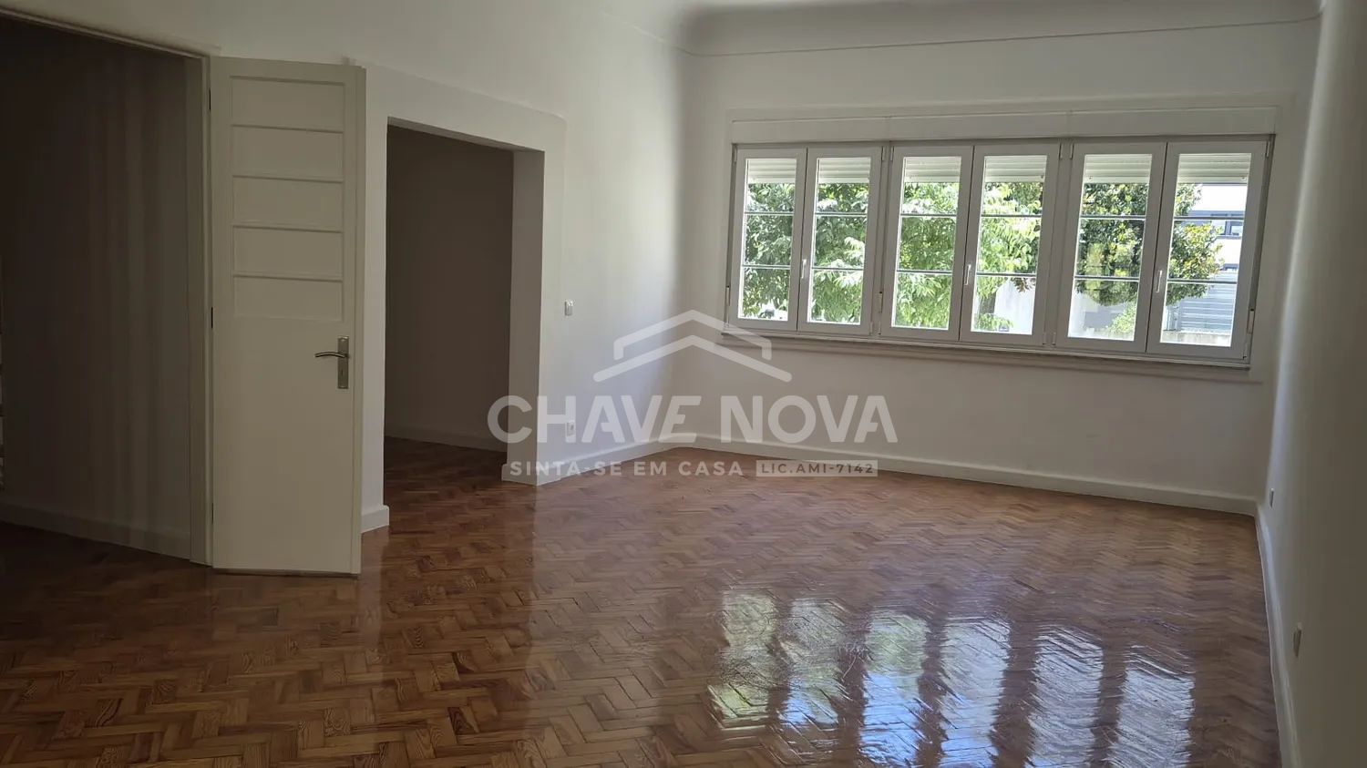 T4 Renovado com 200 m² | 2 Suítes | Varanda | Avenidas Novas – Av. Defensores de Chaves - 2