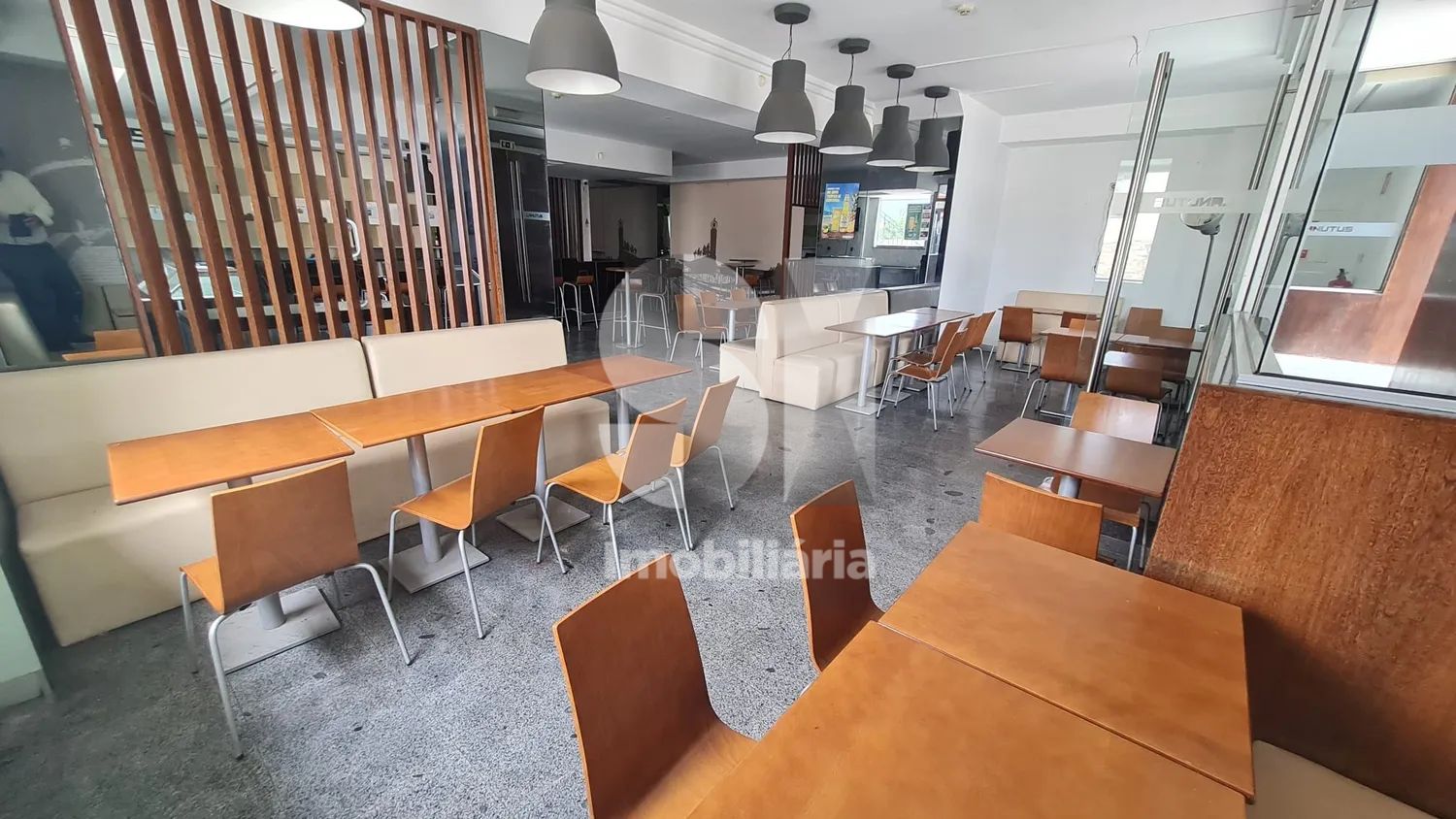 Arrenda-se Espaço Comercial em Laúndos