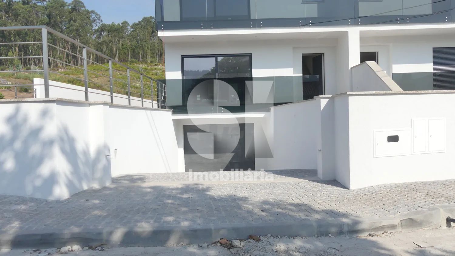 Moradias V3 com Acabamentos de Luxo e 3 Pisos - 2