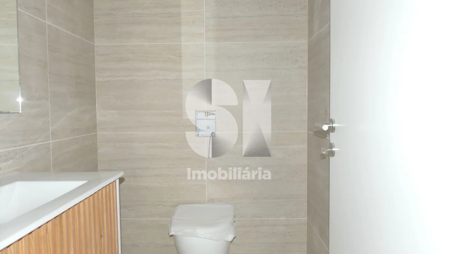Moradias V3 com Acabamentos de Luxo e 3 Pisos - 3