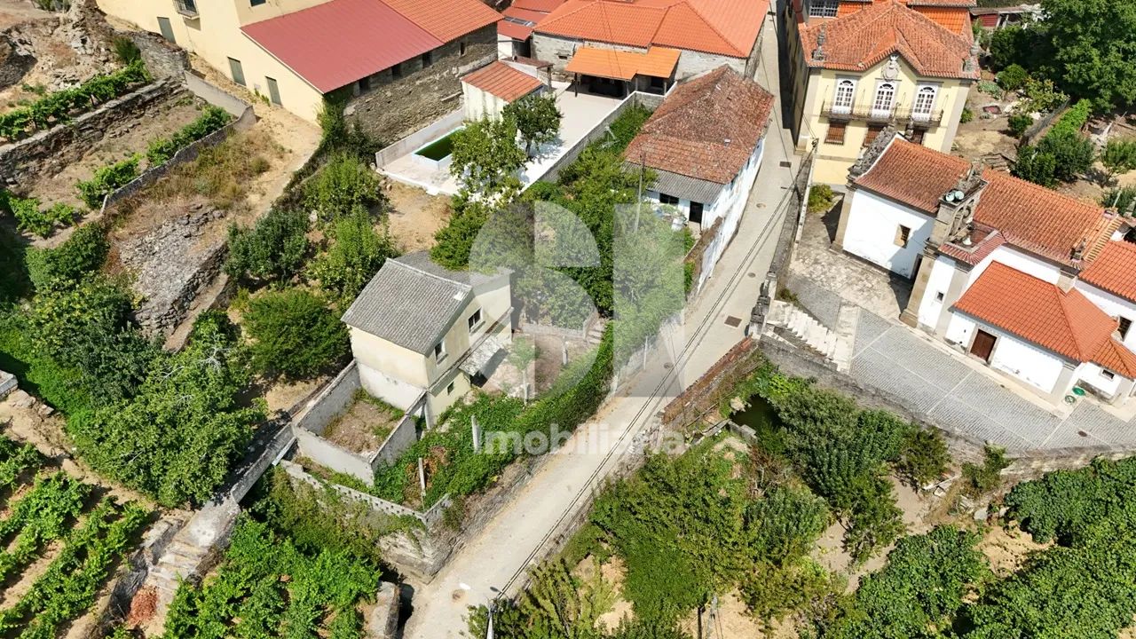 Moradia para recuperar no Douro
